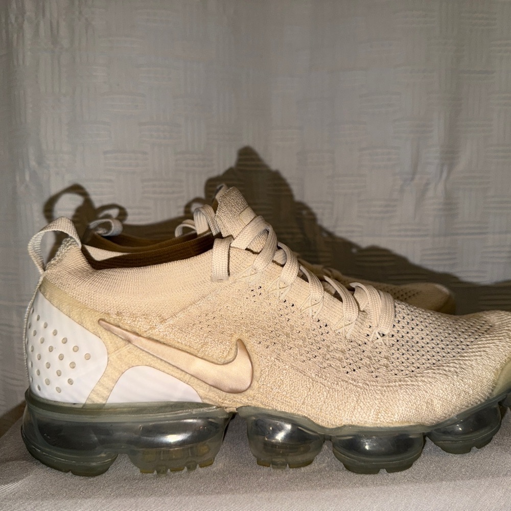 Women's 10/ men's 8.5 Nike Cream Air VaporMax Flyknit Shoes - Picture 3 of 15